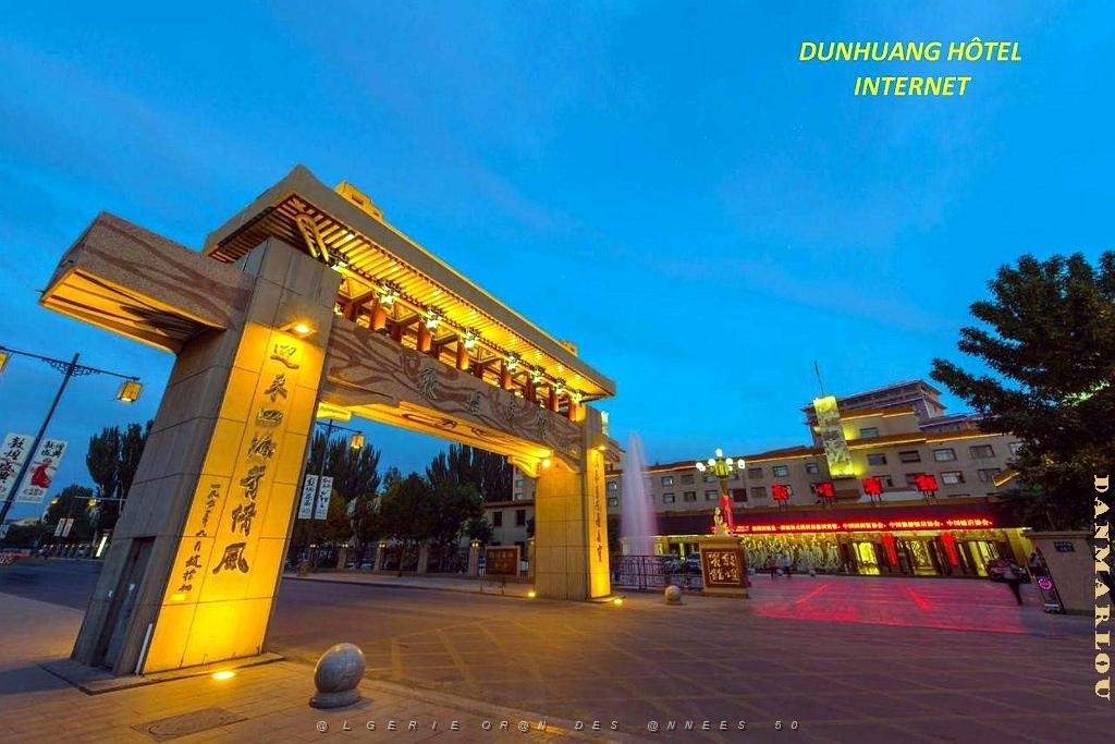 DUNHUANG - 011. Vue aerienne.jpg